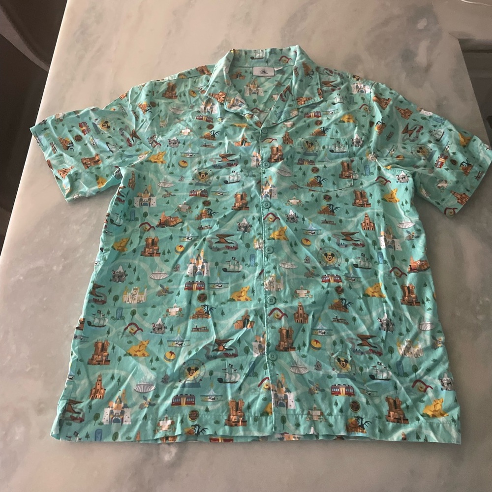 Disney Parks Life Button Up Woven Short Sleeve Shirt Size Large